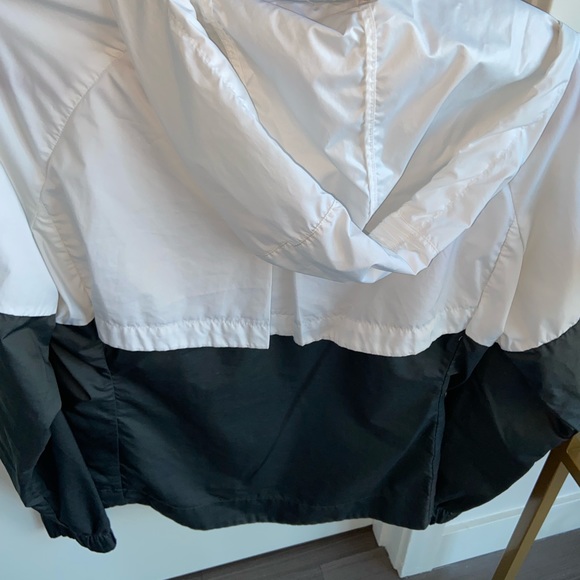 Nike Windbreaker -Black/White Color (M) - Picture 5 of 6